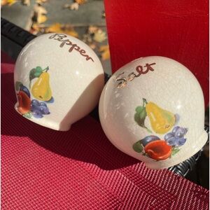 Cronin (think Harker and Bakerite)Vintage Ball Shaped S/P Shakers Fruit decals